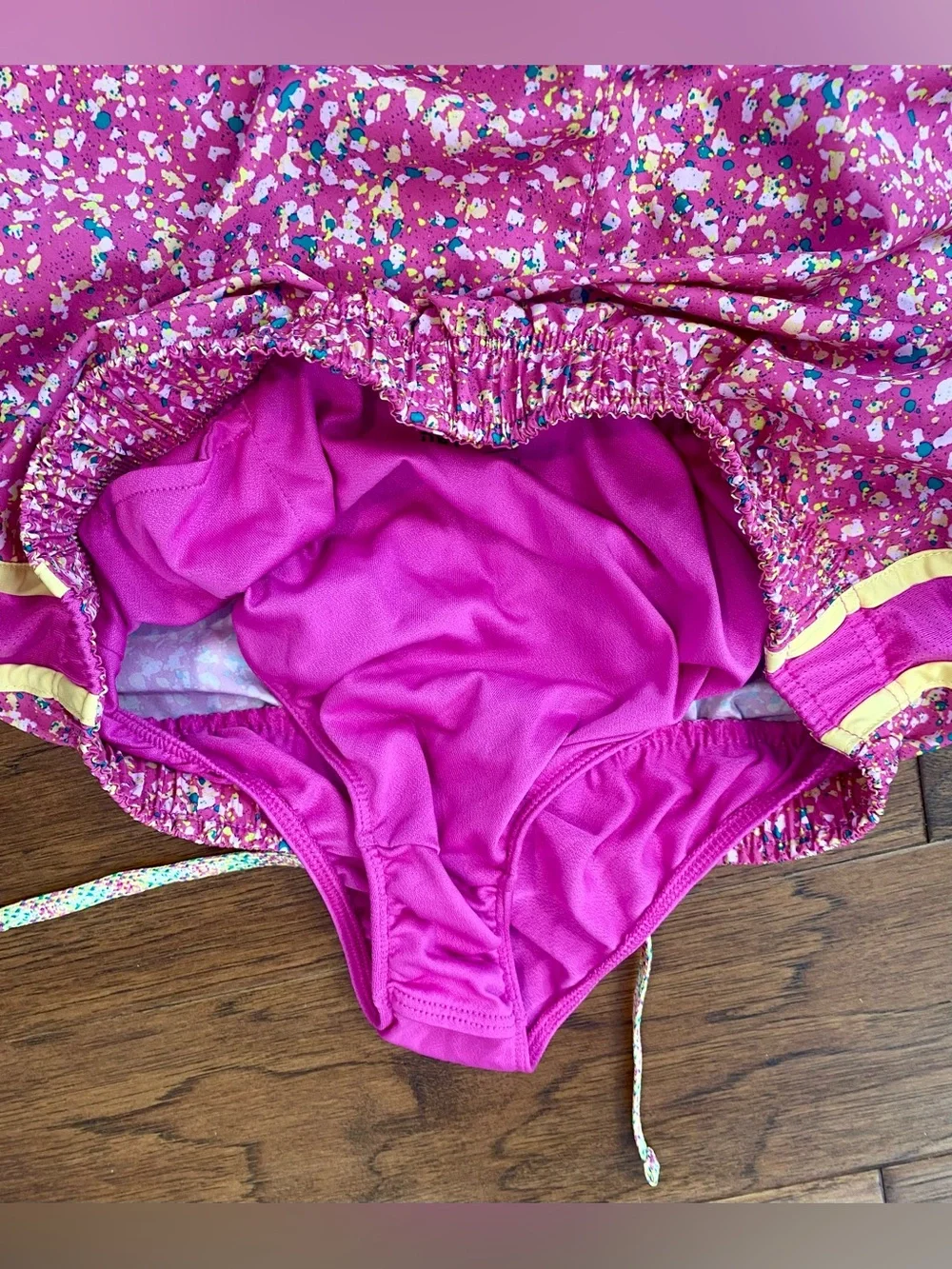 Nike Dri Fit Women’s Size Small w/ Attached Briefs Pink Athletic Running‎ Shorts